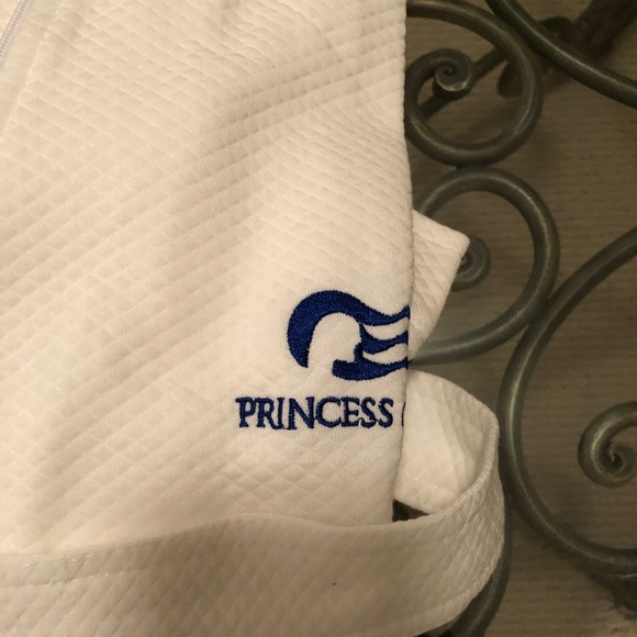 New Princess Cruises Unisex White Robe - Picture 3 of 11